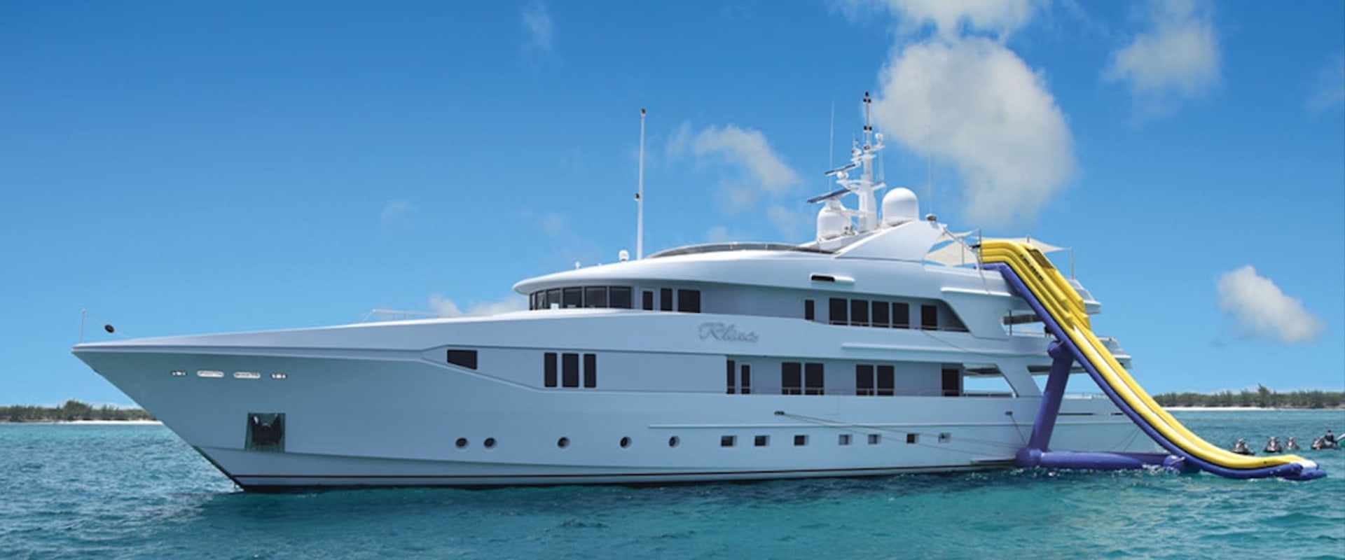 All You Need to Know About Luxury Boat Charters in the Bahamas